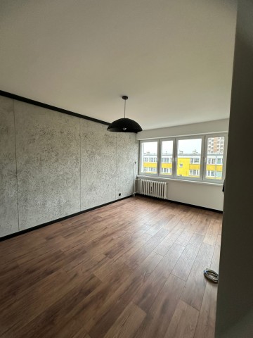 3 pokojowe mieszkanie w niskim bloku, po remoncie, os. V