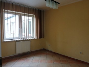 Wynajmę lokal biurowo-usługowy-pow. 34m2-1 piętro-Kleczewska