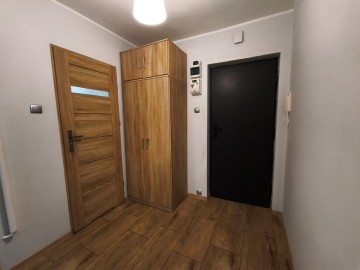 Przestronna kawalerka, pow. 37.73m2, 2 piętro, niski blok