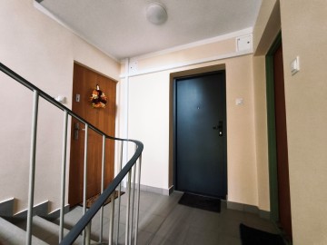 Przestronna kawalerka, pow. 37.73m2, 2 piętro, niski blok