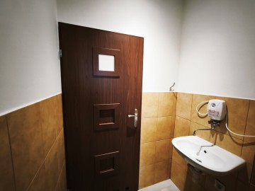 Do wynajęcia nowoczesny lokal usługowo-handlowy na parterze