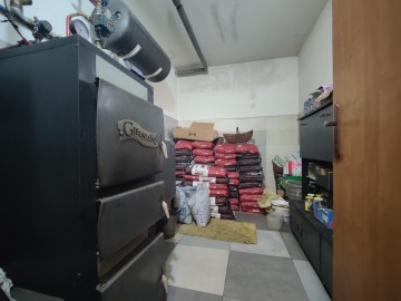 Sprzedam gospodarstwo rolne z domem i zabudowaniami gosp.