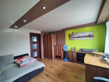 Sprzedam 2 budynki mieszkalne-15 pokoi-działka 810m2 -Licheń