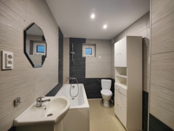 Sprzedam dom o pow. 134m2 -po remoncie -2 odrębne wejścia