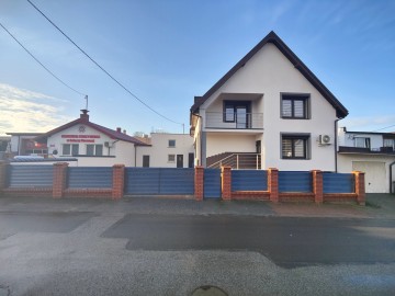 Sprzedam dom o pow. 134m2 -po remoncie -2 odrębne wejścia