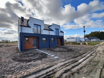 Na sprzedaż nowe domy w sąsiedztwie lasu i jeziora w Skulsku