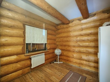 Sprzedam dom z bali na dużej działce w okolicy jeziora