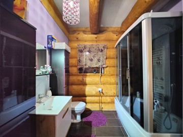 Sprzedam dom z bali na dużej działce w okolicy jeziora