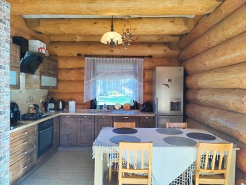 Sprzedam dom z bali na dużej działce w okolicy jeziora