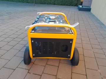 Agregat prądotw&oacute;rczy tr&oacute;jfazowy 3,5kW + akumulator. Nowy