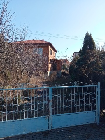 Sprzedam działkę wraz z domem na osiedlu Miedzylesie