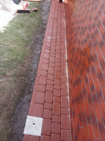 Nasza firma specjalizuje się w zakładaniu kostki brukowej