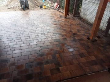 Nasza firma specjalizuje się w zakładaniu kostki brukowej