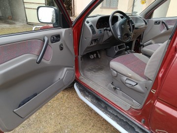 Nissan Terrano 2,7td stan fabryczny