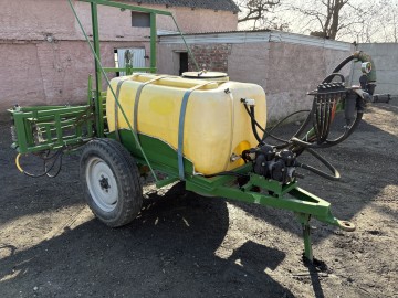 Opryskiwacz Skotarek 1000l. 15m   2004r
