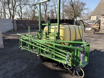 Opryskiwacz Skotarek 1000l. 15m   2004r