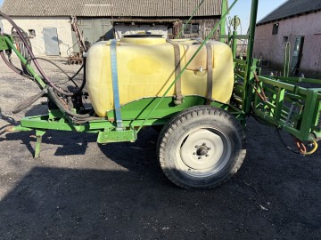 Opryskiwacz Skotarek 1000l. 15m   2004r