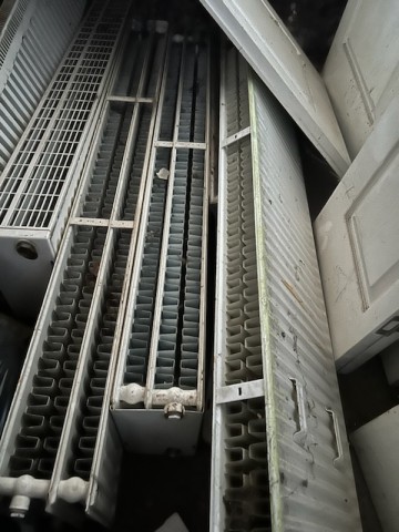 Sprzedam tanio grzejniki i drzwi