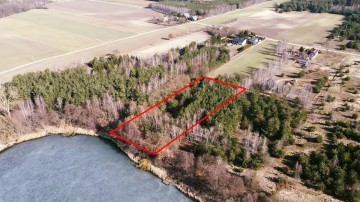 Działka w pierwszej linii brzegowej jeziora