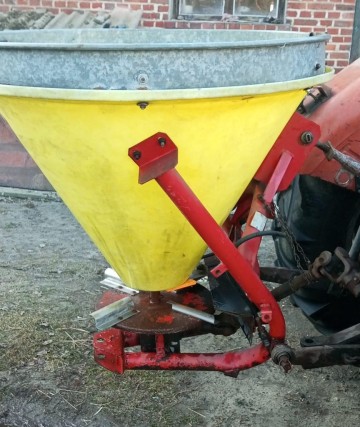 Sprzedam rozsiewacz do nawozu