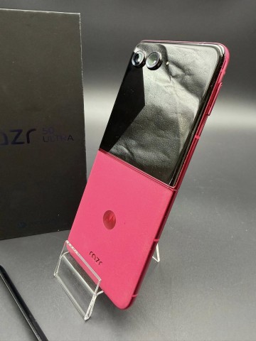Motorola Razr 50 Ultra 12/512 GB komplet  Stan: bardzo dobry