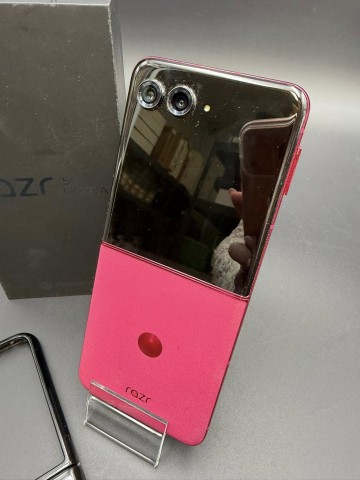 Motorola Razr 50 Ultra 12/512 GB komplet  Stan: bardzo dobry