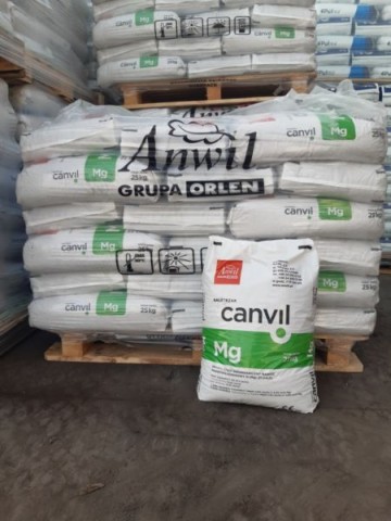 Saletrzak canvil i tarn&oacute;w na palecie i workach big - bagach