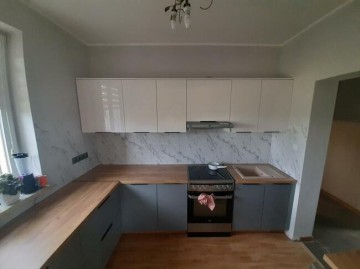 Skręcenie I montaż mebli. Montaż Paneli podłogowych