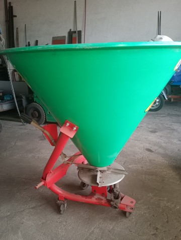 Sprzedam rozsiewacz do nawozu