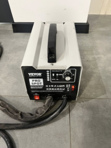 Zestaw do naprawy wgnieceń Vevor Pro Sport  ze zgrzewarką ko