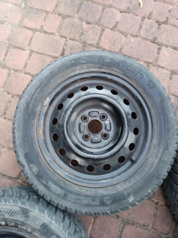 Sprzedam felgi z oponami do toyoty corolla 2004 rok