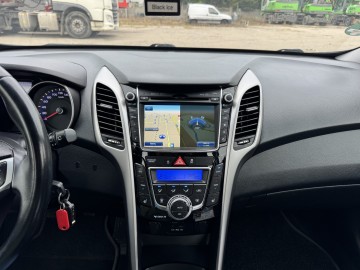 Hyundai i30 1.4 BENZYNA Klimatronik Ledy Nawigacja Kamera