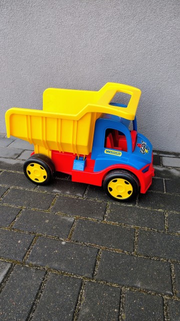 Samoch&oacute;d wywrotka