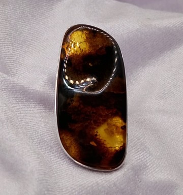 Srebrny pierścionek z bursztynem