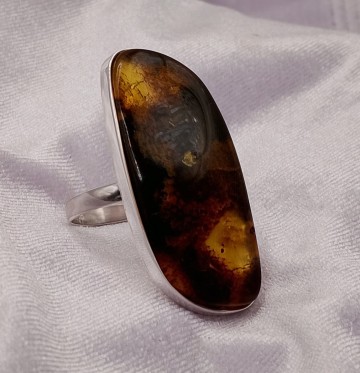 Srebrny pierścionek z bursztynem