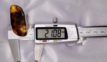 Srebrny pierścionek z bursztynem