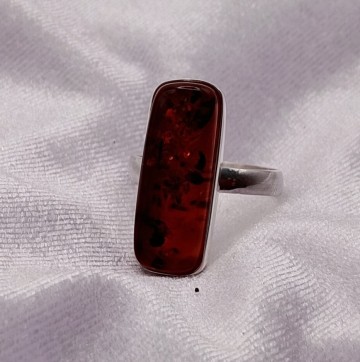 Srebrny pierścionek z bursztynem