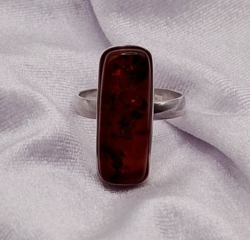 Srebrny pierścionek z bursztynem