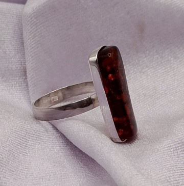 Srebrny pierścionek z bursztynem