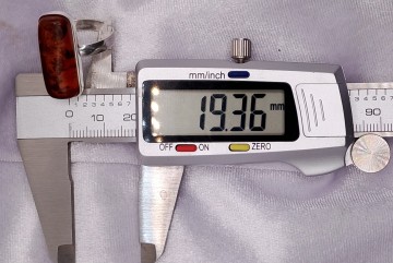 Srebrny pierścionek z bursztynem