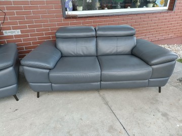 Sprzedam dwie sofy ze sk&oacute;ry