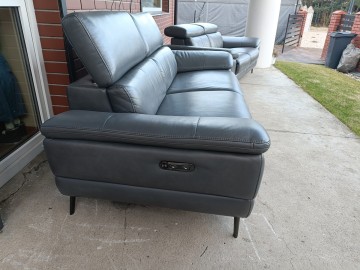 Sprzedam dwie sofy ze sk&oacute;ry