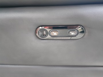 Sprzedam dwie sofy ze sk&oacute;ry