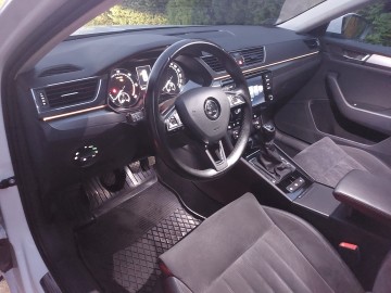 Sprzedam Skodę Superb Combi