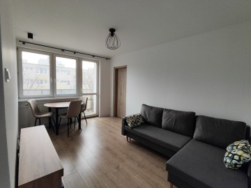 Konin, ul. Powst. Stycz. &ndash; 34 m2 &ndash; 2 pok. &ndash; balkon &ndash; 3 piętr