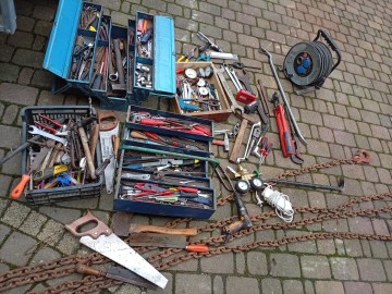 Sprzedam śruby nakrętki podkładki klucze narzędzia