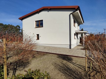 Sprzedam dom piętrowy po generalnym remoncie-15 km od Konina