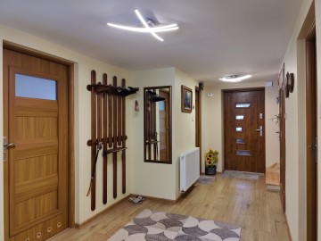 Sprzedam dom piętrowy po generalnym remoncie-15 km od Konina