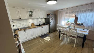 Sprzedam dom piętrowy po generalnym remoncie-15 km od Konina