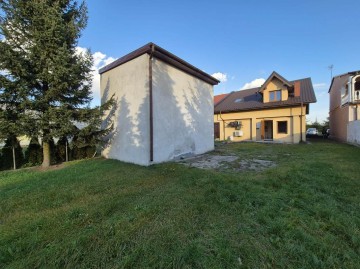 Sprzedam dom w Centrum Kramska, działka 700 m2